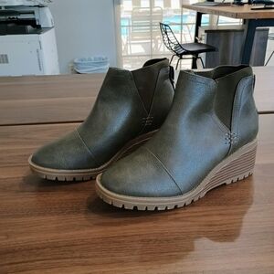 Stylish Brownish/Green Heeled Ankle Boots